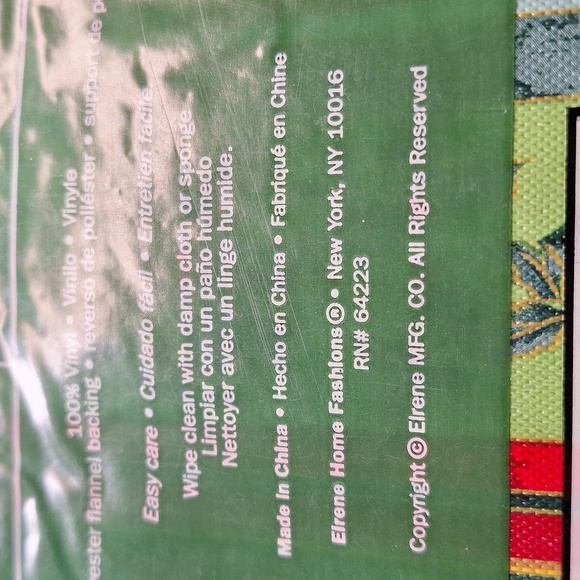 Vinyl holiday mistletoe tablecloth oblong shape 52in x 70in new in package - Picture 7 of 8